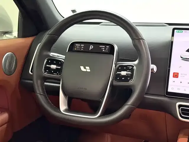 Li Auto L6 — Фото автомобиля 14