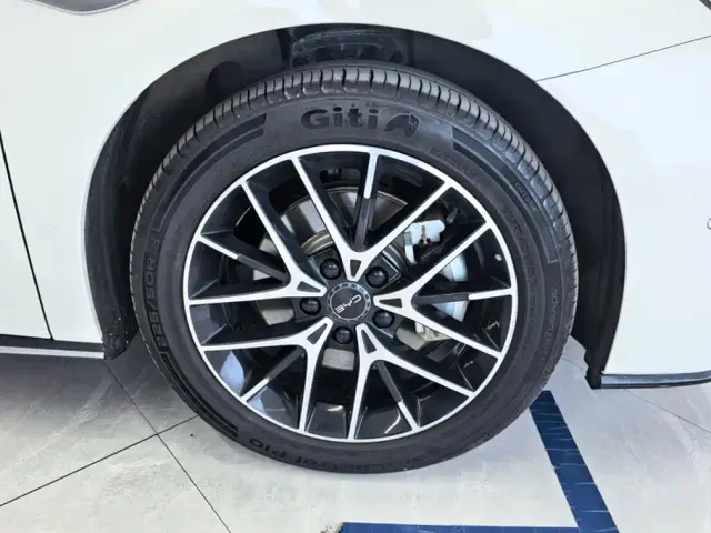 BYD Seal — Фото автомобиля 6