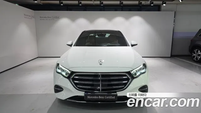 Mercedes-Benz E-Class — Фото автомобиля 2