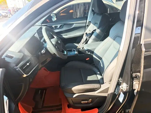 Chery Tiggo 8 — Фото автомобиля 14