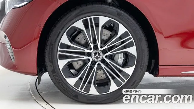 Mercedes-Benz E-Class — Фото автомобиля 5