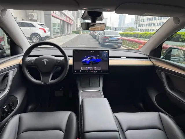 Tesla Model Y — Фото автомобиля 4