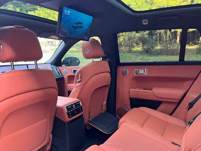 Li Auto L7 — Фото автомобиля 11