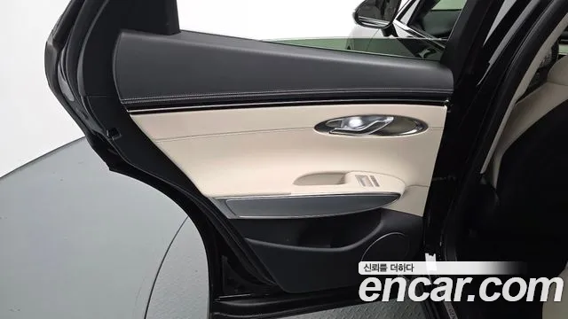 Genesis GV70 — Фото автомобиля 14