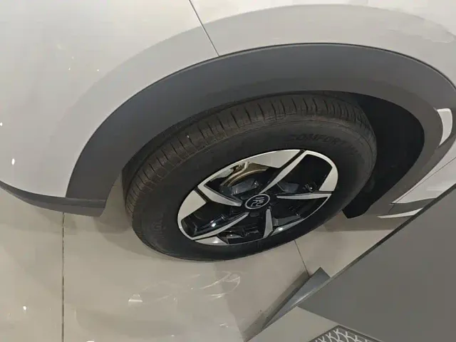 BYD Yuan UP — Фото автомобиля 22