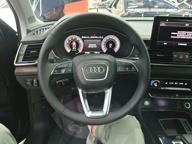 Audi Q5L — Фото автомобиля 10