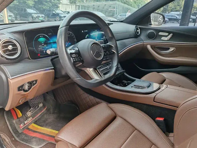 Mercedes-Benz E-Class — Фото автомобиля 14