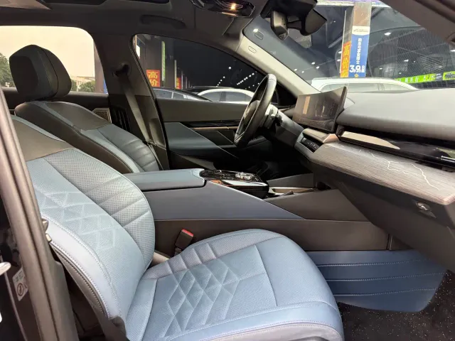 BMW 5 Series — Фото автомобиля 12