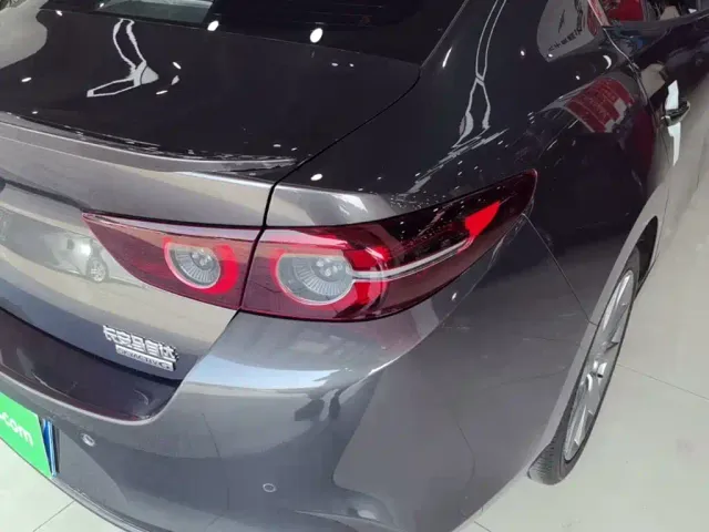 Mazda Axela — Фото автомобиля 7