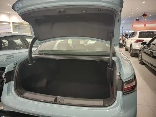 Volkswagen Passat — Фото автомобиля 18