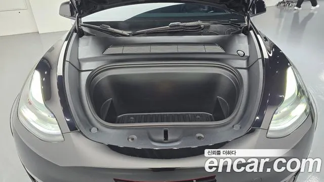 Tesla Model Y — Фото автомобиля 9
