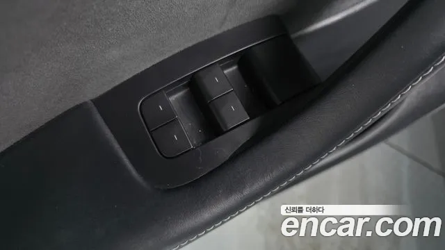Tesla Model Y — Фото автомобиля 26