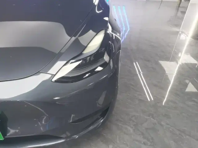Tesla Model Y — Фото автомобиля 23