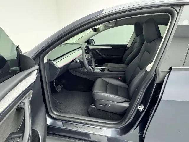 Tesla Model Y — Фото автомобиля 10