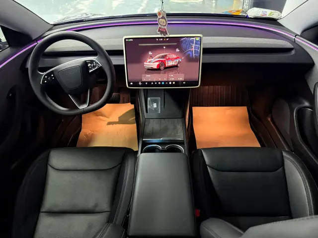 Tesla Model 3 — Фото автомобиля 9