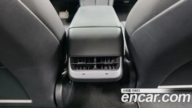 Tesla Model 3 — Фото автомобиля 24