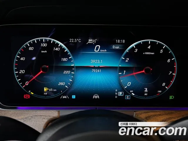 Mercedes-Benz E-Class — Фото автомобиля 8