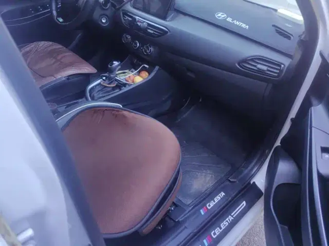Hyundai Elantra — Фото автомобиля 8