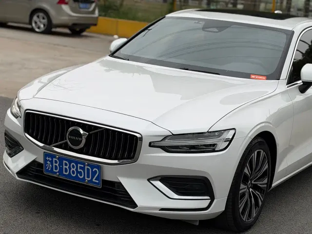 Volvo S60 — Фото автомобиля 7