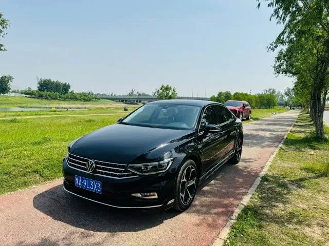 Фотография автомобиля — Volkswagen Magotan