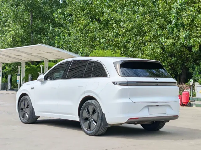 Li Auto L6 — Фото автомобиля 7