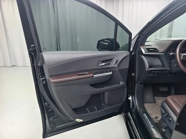 Toyota Sienna — Фото автомобиля 7