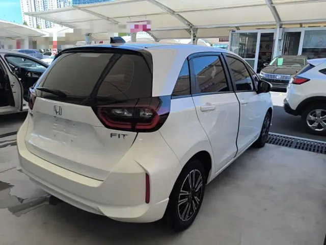 Honda Fit — Фото автомобиля 6