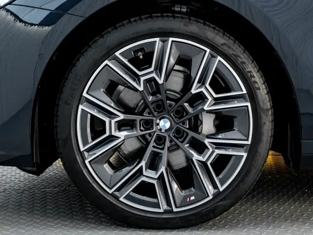 BMW 5 Series — Фото автомобиля 10