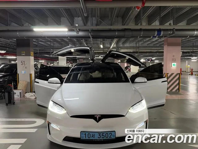 Tesla Model X — Фото автомобиля 3