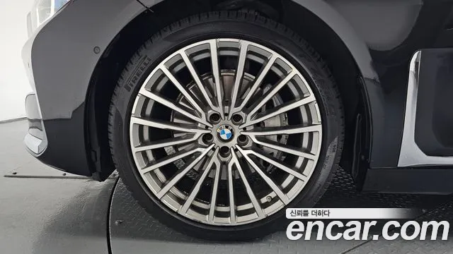 BMW 7-Series — Фото автомобиля 5