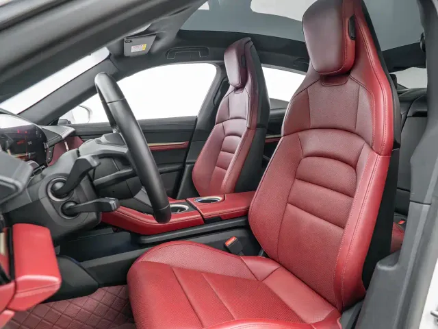 Porsche Taycan — Фото автомобиля 18