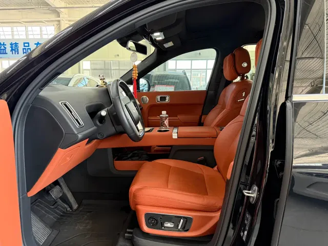 Li Auto L8 — Фото автомобиля 8