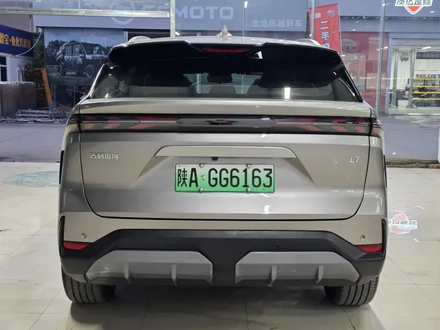 Geely Galaxy L7 — Фото автомобиля 16