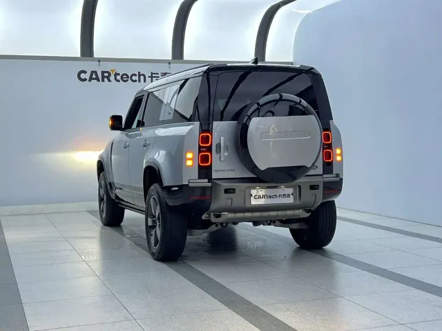 Land Rover Defender — Фото автомобиля 5