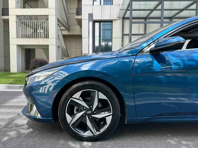 Hyundai Elantra — Фото автомобиля 11