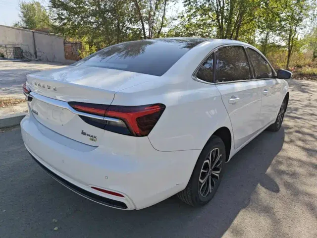 Roewe i6 MAX EV — Фото автомобиля 6