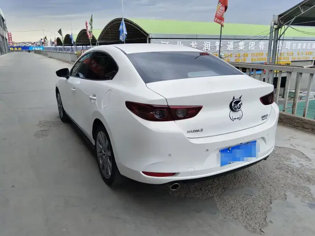 Mazda Axela — Фото автомобиля 4
