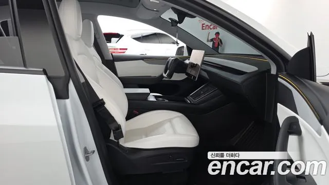 Tesla Model Y — Фото автомобиля 16