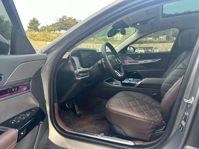BMW 7 Series — Фото автомобиля 18