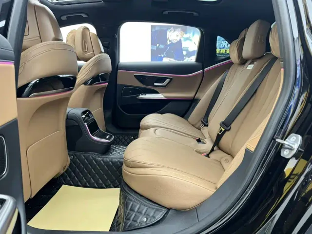 Mercedes-Benz E-Class — Фото автомобиля 20