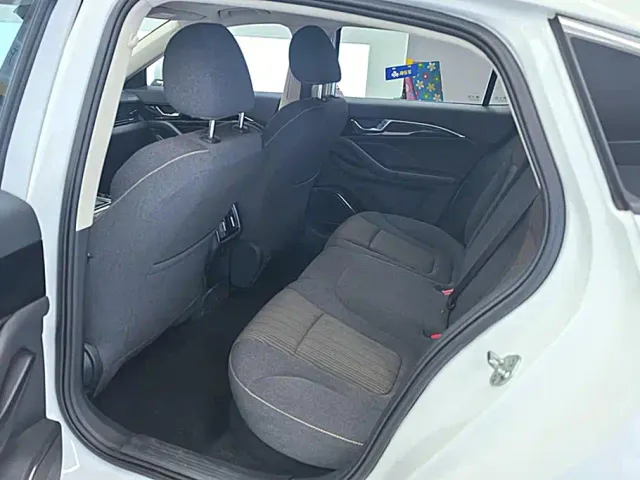 Bestune B70 — Фото автомобиля 11