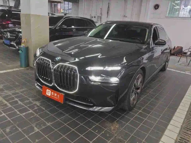 Фотография автомобиля — BMW 7 Series