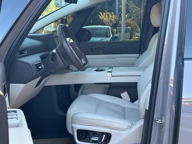 Li Auto MEGA — Фото автомобиля 7