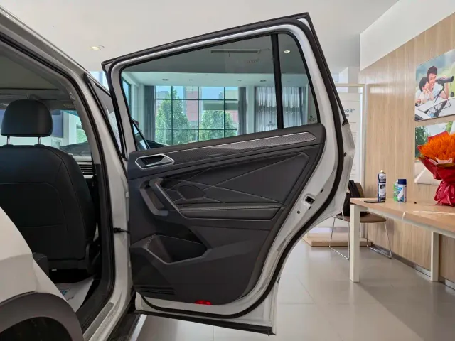 Volkswagen Tiguan L 2024 Outstanding 330TSI Auto 2WD R-Line Dragon Glory Edition — Фото автомобиля 9