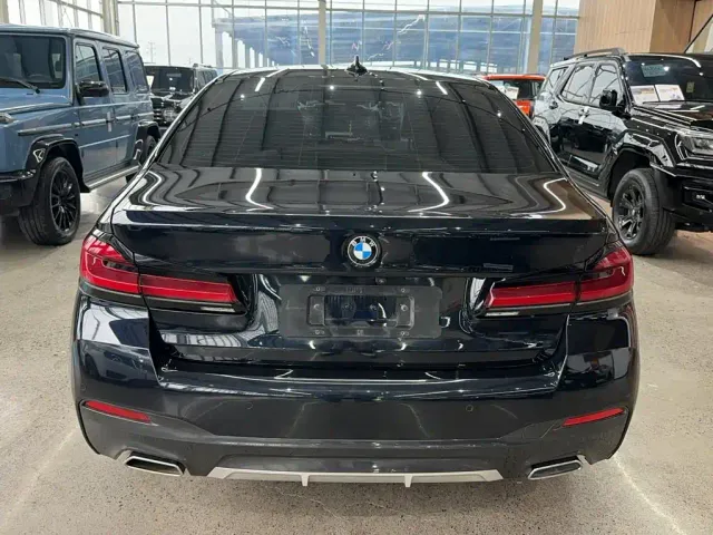 BMW 5 Series — Фото автомобиля 12