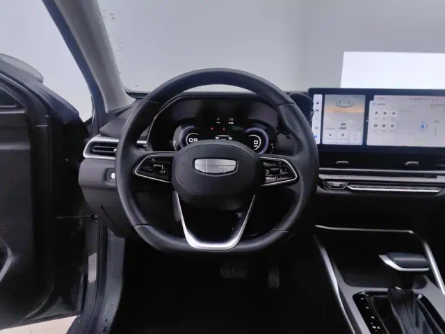 Geely Emgrand — Фото автомобиля 15