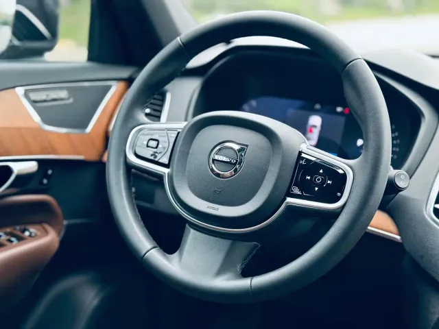 Volvo XC90 — Фото автомобиля 8