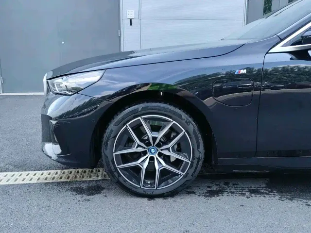 BMW i5 — Фото автомобиля 8