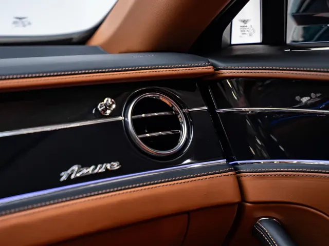 Bentley Flying Spur — Фото автомобиля 10