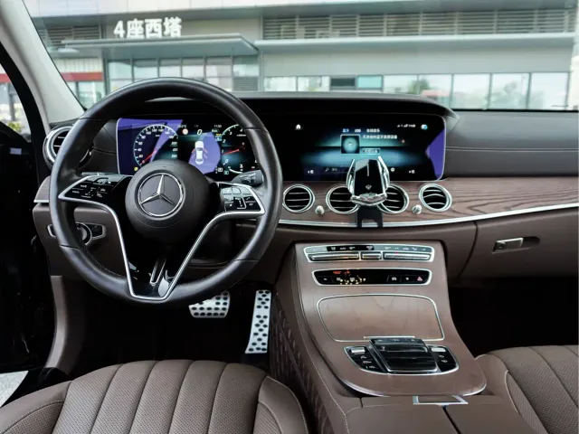 Mercedes-Benz E-Class — Фото автомобиля 26